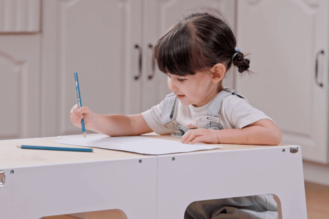 Tour-Montessori-convertible-Sécurité-et-Éveil-pour-vos-Enfants teedum.com